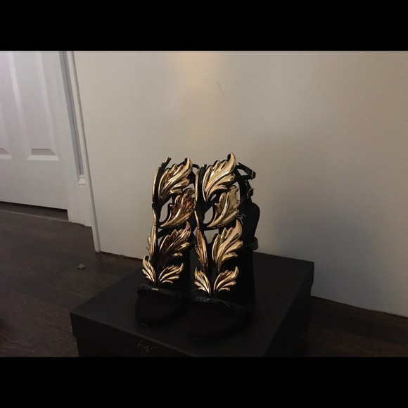 Size 8 Giuseppe Zanotti high heel - Picture 4 of 7